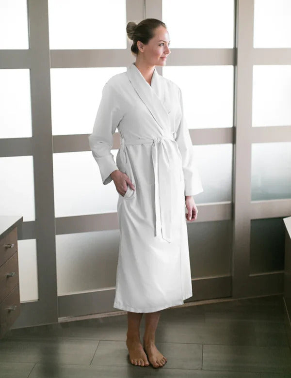 Made from the same luxurious soft fabric you’ve experienced with our linens, this robe is lightweight, breathable, durable and treated for stain release so it’s not only inviting to wear, but easy to care for, too.